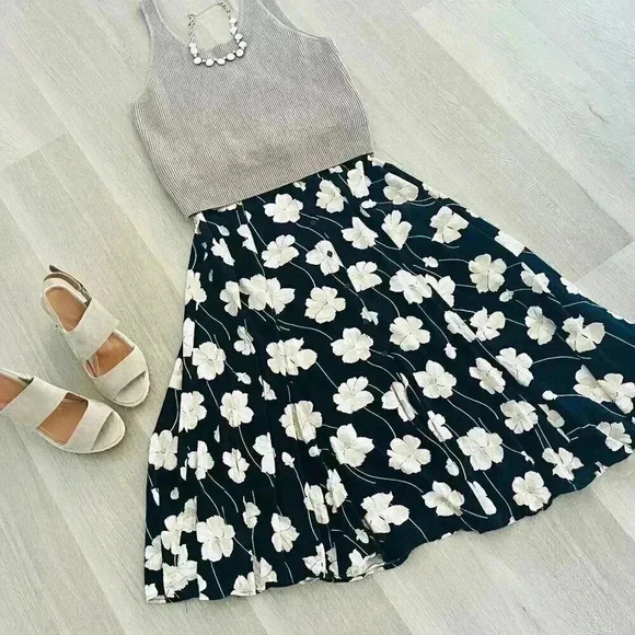 .*NWOT* Chaps  Skirt by Ralph Lauren Size Medium - Picture 3 of 6